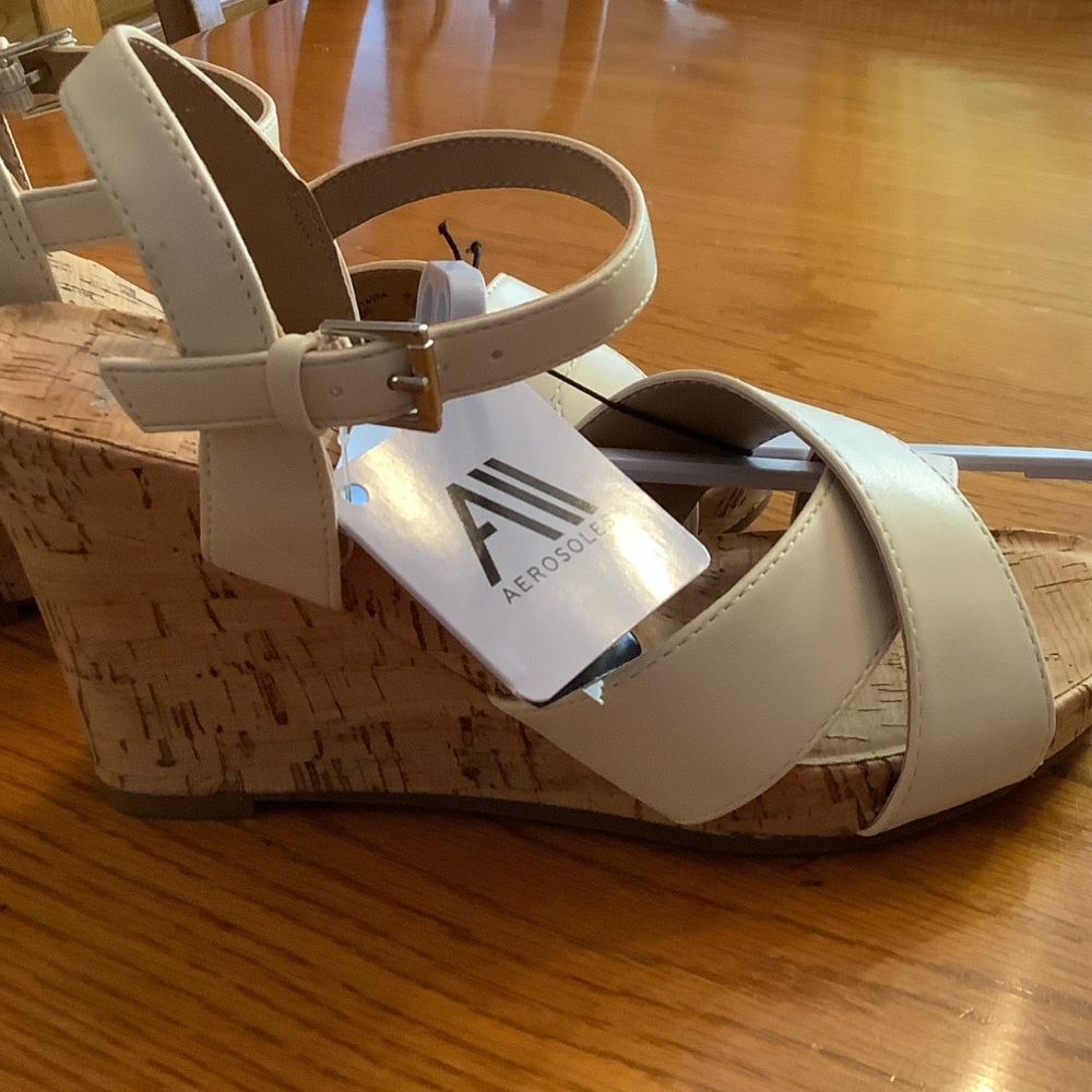 NEW…AEROSOLES Women's Creme Wedge Sandals - Picture 3 of 5